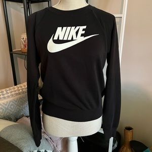 NWOT Women’s XS Nike Sweatshirt